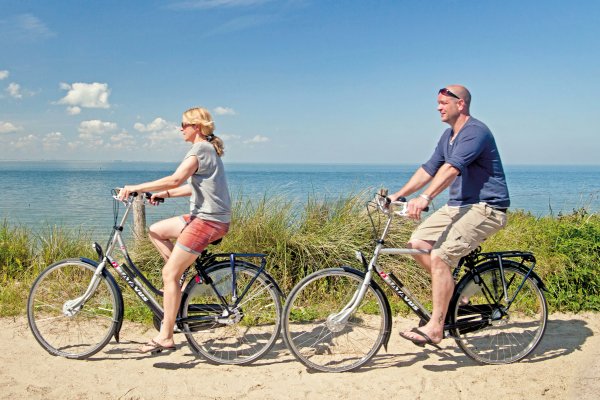 Abbildung: „Nordsee-Idyll und Radtour am Strand“